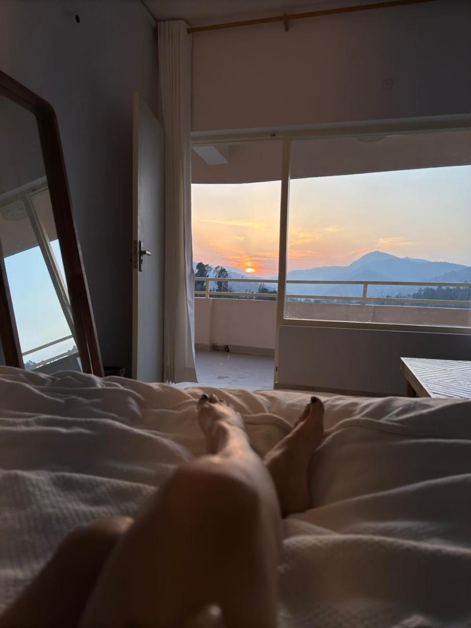 Exstasy Stays - Bathtub Rooms & Cafe - Your Romantic & Cozy Getaway - Thhpsociety - Mukteshwar Zewnętrze zdjęcie